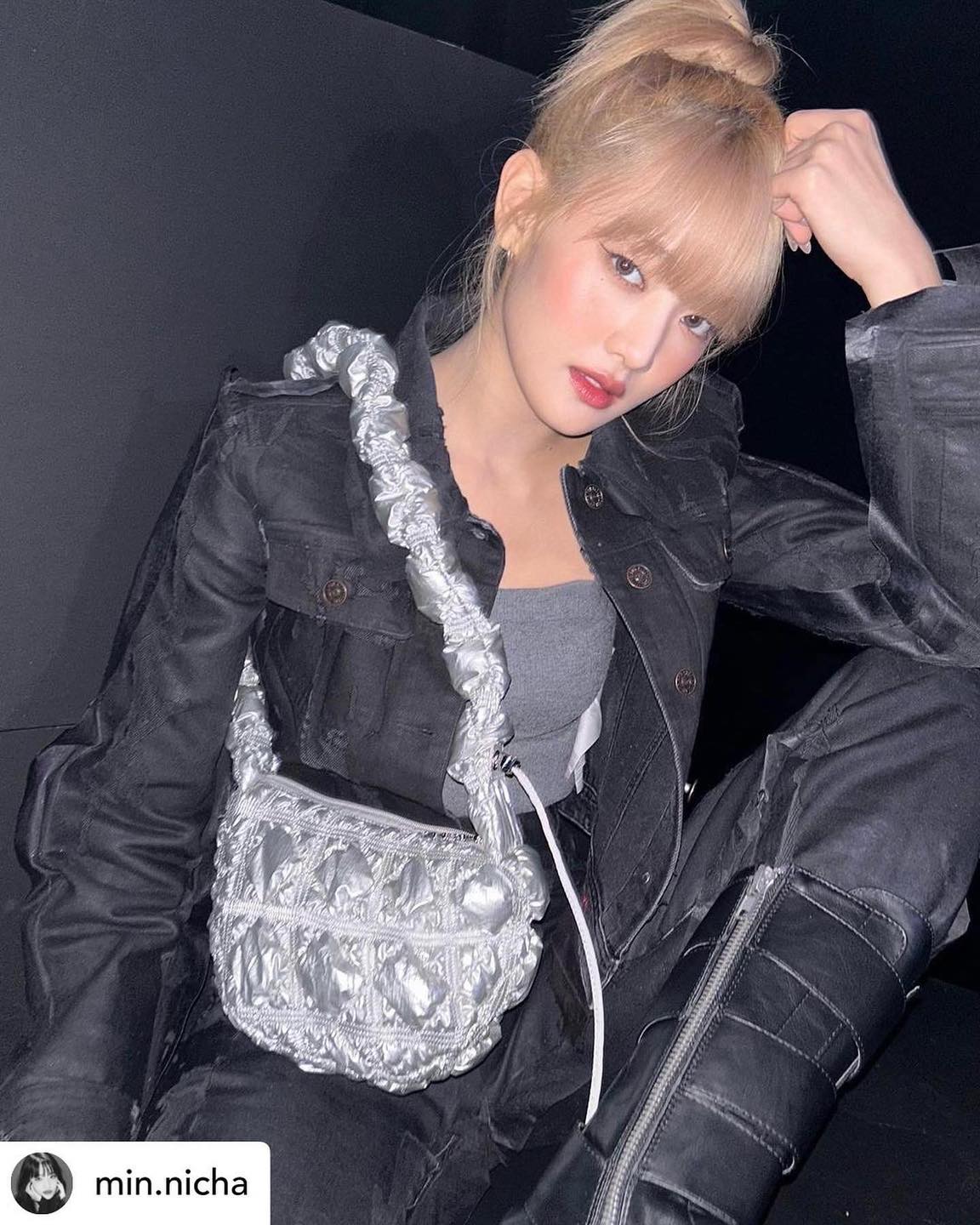 PRE กระเป๋า #Carlyn Bag รุ่น Poing สีเงิน 21x17x7 CM (นำเข้าของแท้ 100%) - นำเข้า 10-25 วัน-