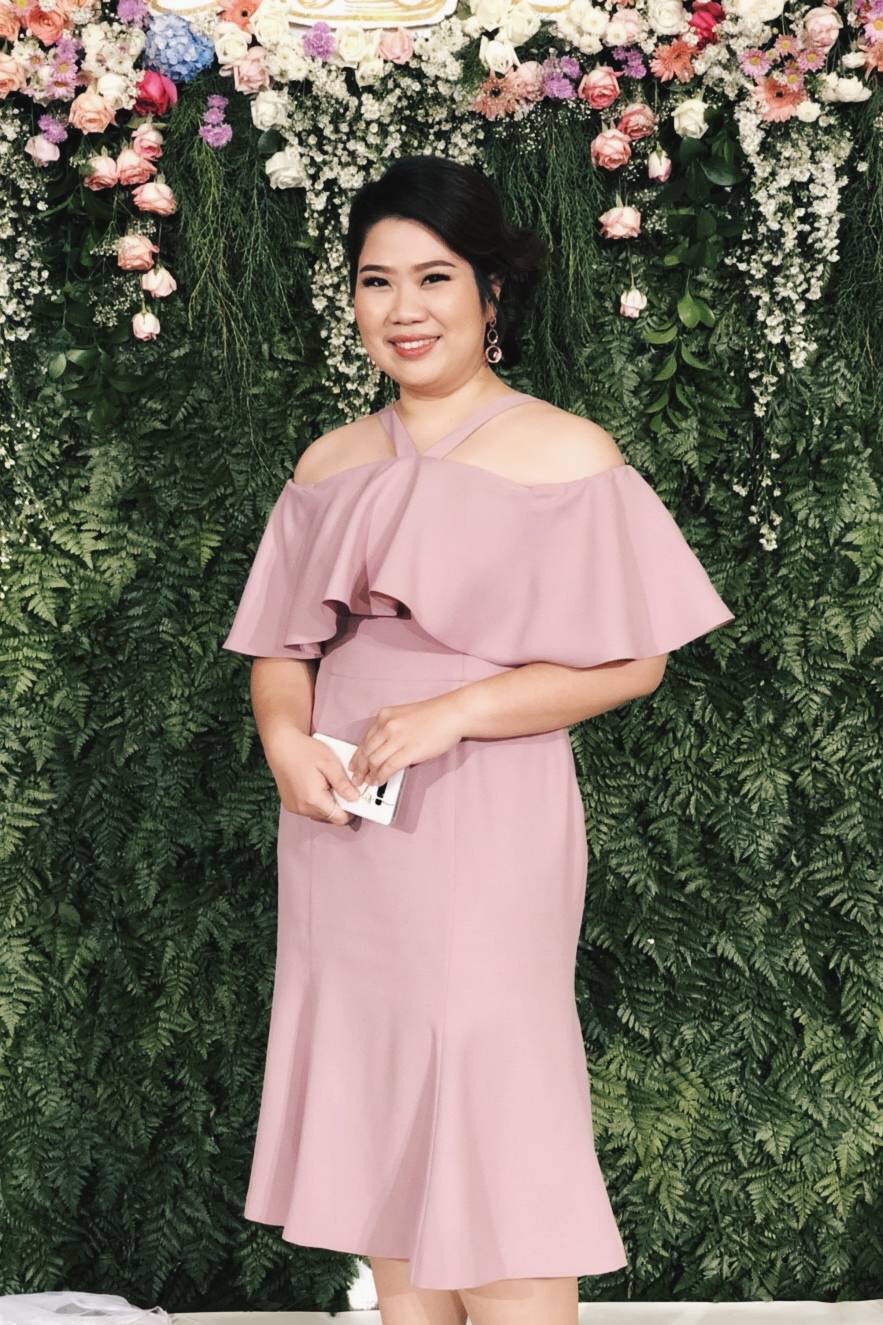 พร้อมเช่า ชุดราตรีสั้น สำหรับสาวอวบ ปาดไหล่ สีชมพู Nude กระโปรงระบายสวย