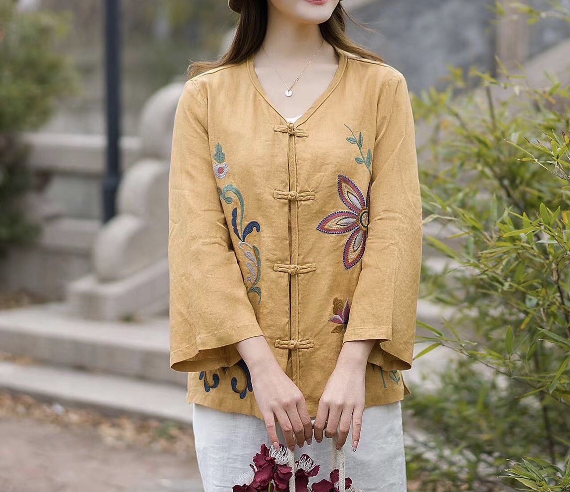เสื้อคอวีผ้าลินินผสมคอตตอนลายปัก