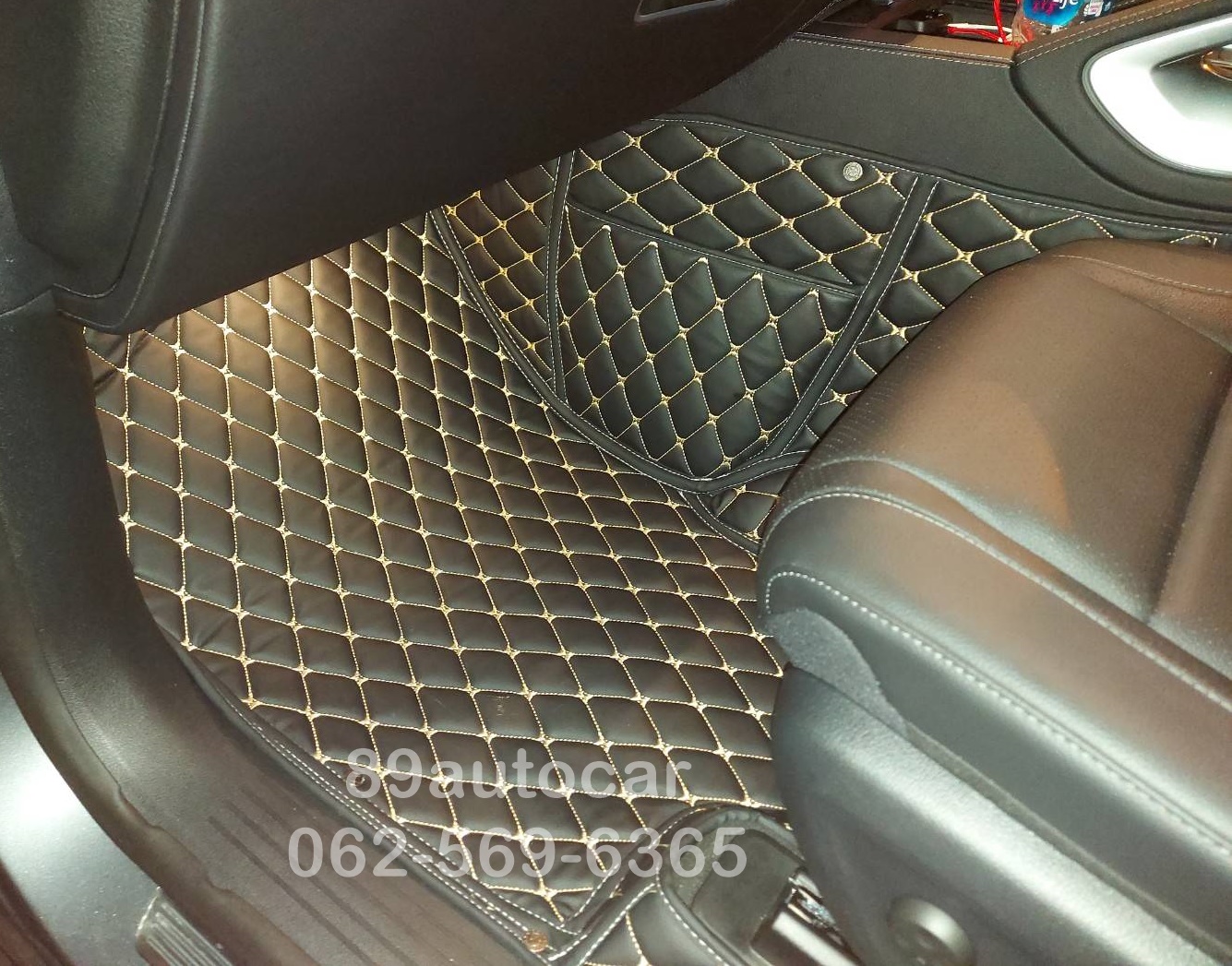 สั่งตัดพรมรถยนต์ Benz GLE350 de ปูพรม6D สีดำด้ายทอง เต็มคัน