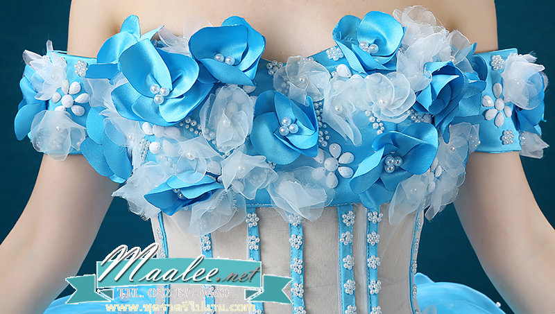 พร้อมเช่า ชุดแฟนซี ชุดราตรียาว สีฟ้า-ขาว แบบไหล่ปาด กระโปรงผ้าแก้วพองสวย แต่งดอก&ลูกปัด เชือกผูกหลัง