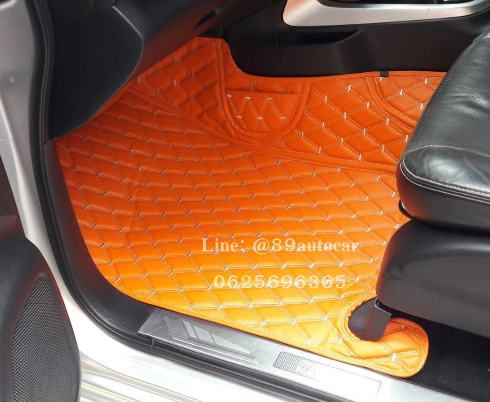 พรมปูพื้นรถยนต์ Nissan Navara 4 ประตู 2019 ปูพรมvvip สีส้มด้ายทอง เต็มคัน