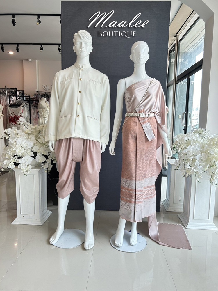 เช่า ชุดไทย ชุดเพื่อนเจ้าสาว ชุดไทยผ้าถุงสีเทาส้มเงิน สไบสีนู้ด