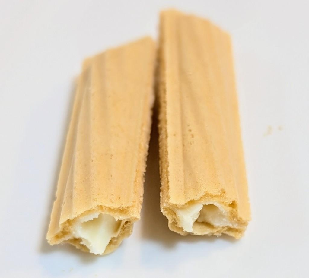 bourbon erize kiri 32 แท่ง ครีมชีสเวเฟอร์สอดไส้