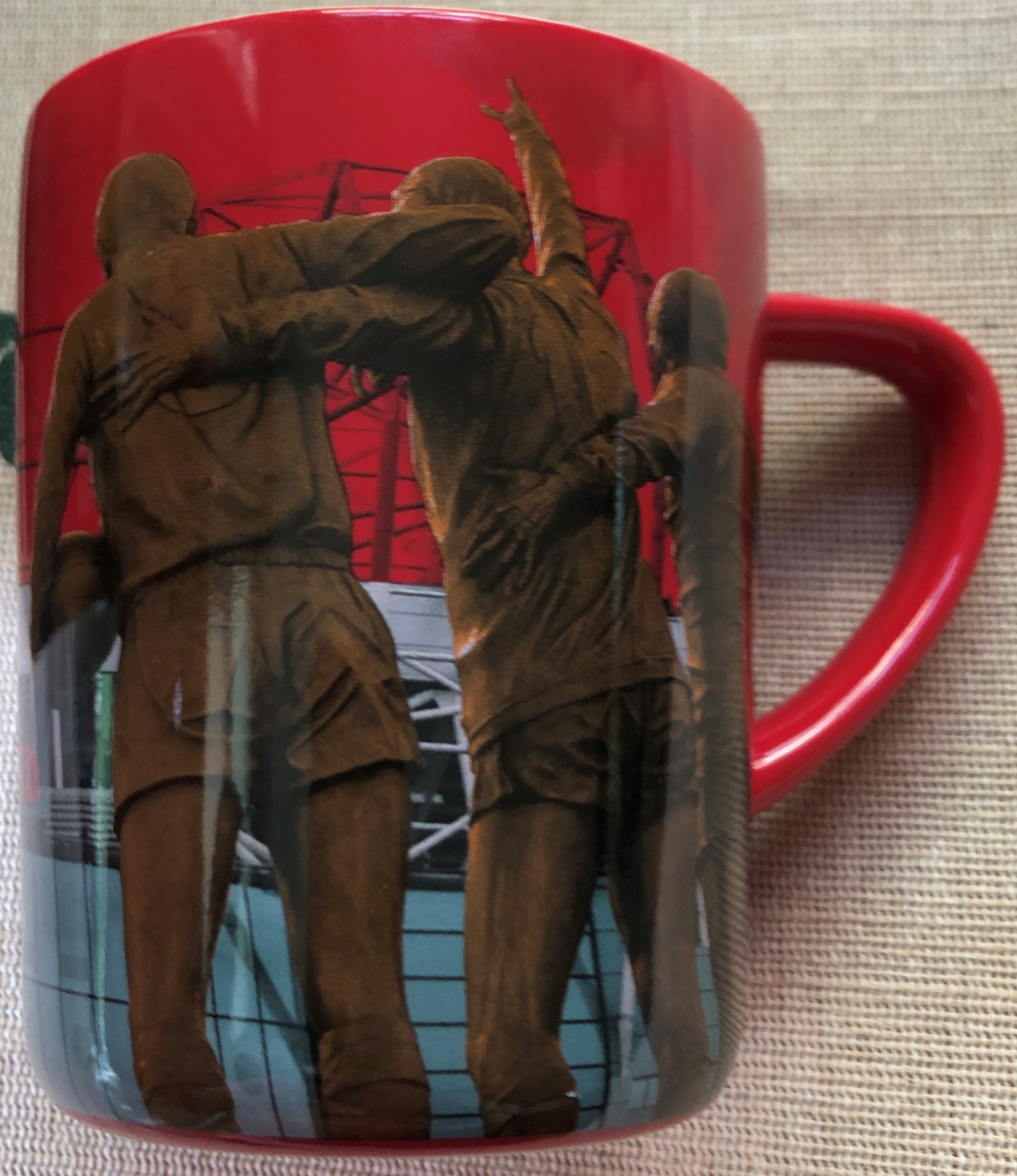 ถ้วยกาแฟ ฟุตบอล สโมสรแมนเชสเตอร์ ยูไนเต็ด - 'MELTTA' THE UNITED TRINITY ใหม่ / MANCHESTER UNITED Football Club Mug - 'MELTTA' THE UNITED TRINITY NEW