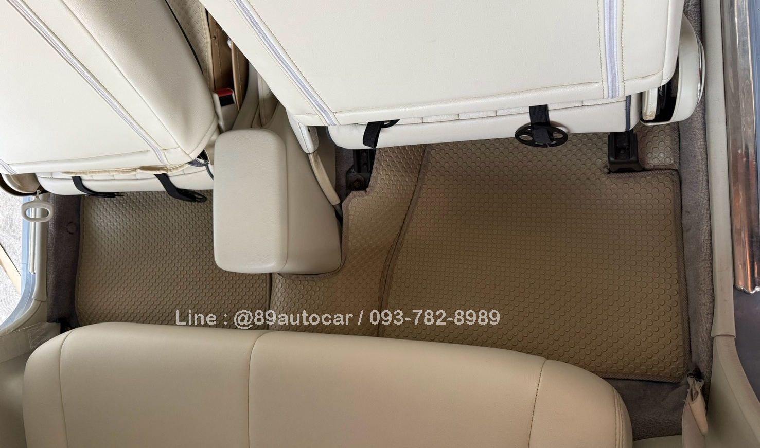 พรมกระดุมเล็ก PVC แท้ สีครีม ปูในรถ Nissan Figaro