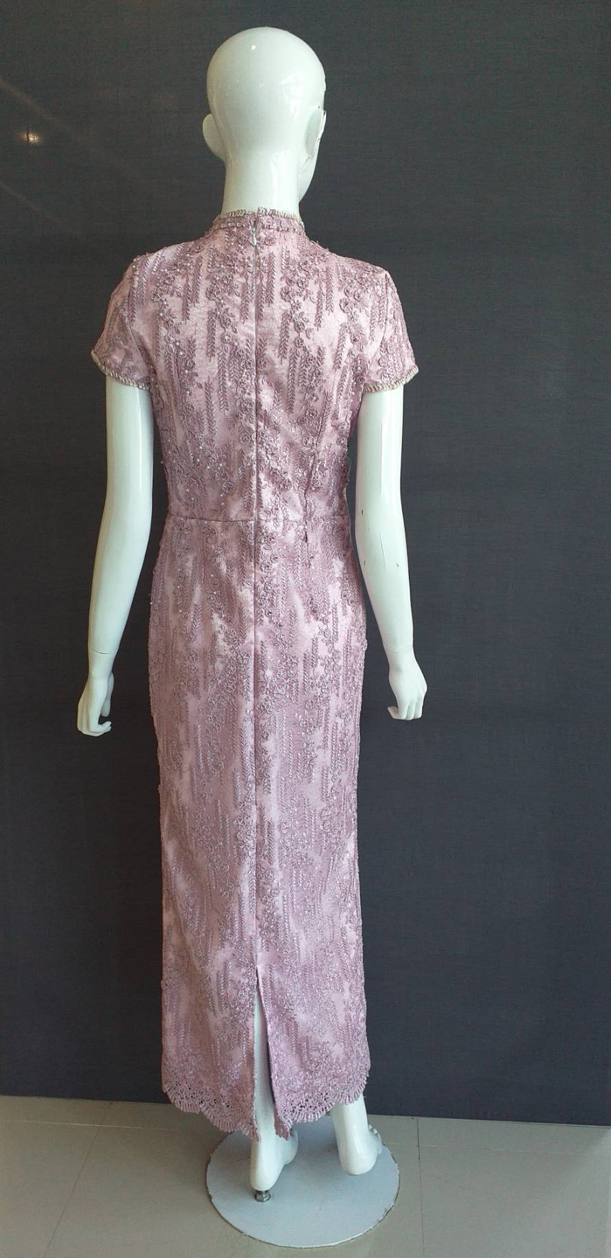 พร้อมเช่า ชุดไทยคุณแม่ เดรสลูกไม้ เดรสยาว เรียบหรู สีกะปิ