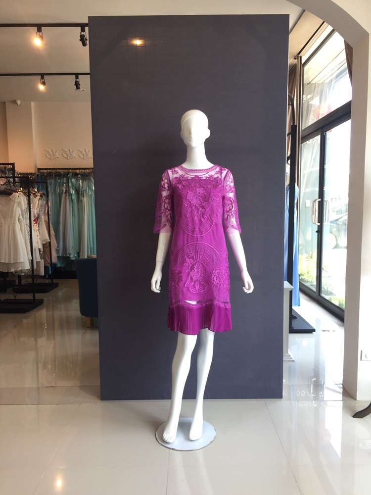 พร้อมส่ง ชุดราตรีสั้น/แขนยาว สี ม่วง ลูกไม้ทั้งชุด กระโปรงอัดพลีท (เหลือเฉพาะไซส์ 2XL)