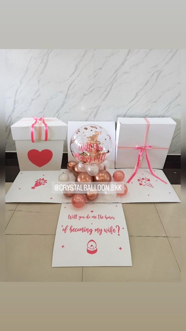 Surprised Box กล่องเซอร์ไพรส์ขอแต่งงาน Bubble 18" ตั้งฐาน Theme โรสโกลด์ พร้อมตกแต่ง สามารถใส่รูปได้ 2 ใบ สามารถเปลี่ยนสีลูกโป่ง/เปลี่ยนข้อความได้