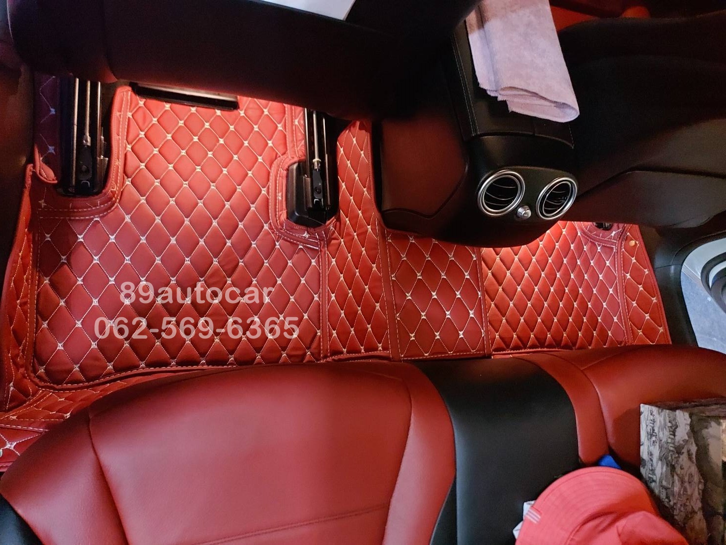 พรมรถยนต์ GLC300e Coupe ปูพรม6D สีแดงไวน์ เข้ารูป เต็มคัน