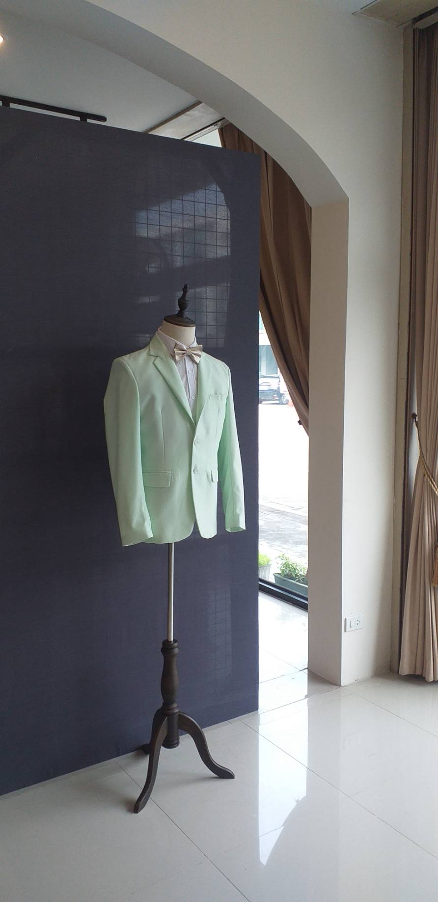 พร้อมเช่า ชุดสูทชาย สีเขียวมินท์ พาสเทล