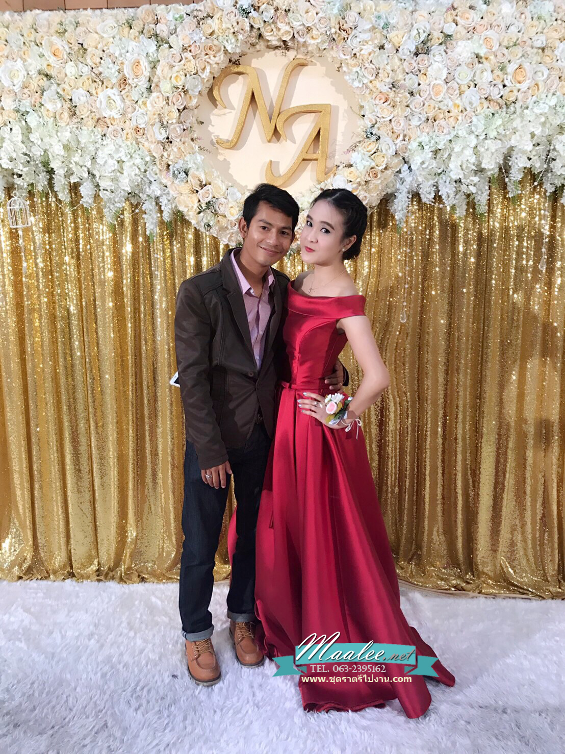 พร้อมเช่า ชุดราตรียาว แบบไหล่ปาด สไตล์วินเทจผ้าไหมดัชเชส กระโปรงทรงA แต่งโบว์2ชั้น ช่วงเอว สีไวน์แดง (เชือกผูกหลัง)