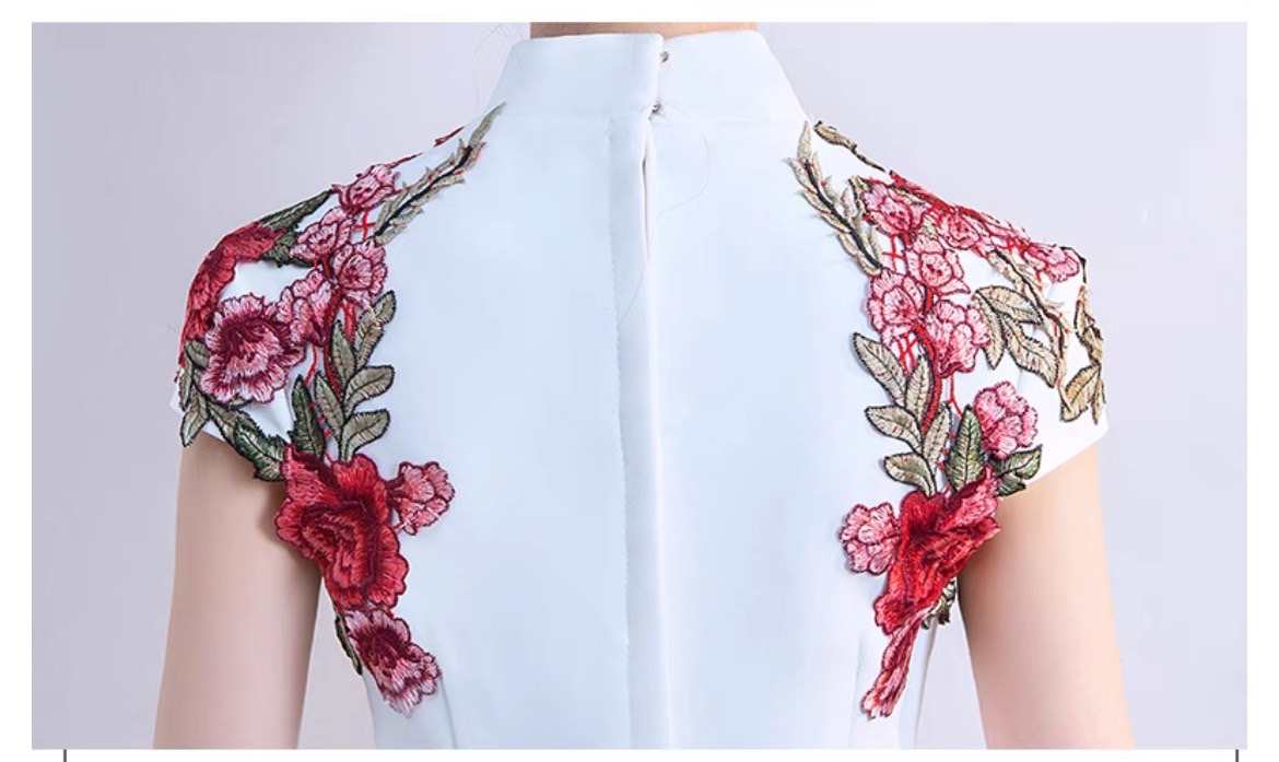 Pre-order กี่เพ้า แขนล้ำ ผ้าไหมจีน สีขาว ทอลายดอกไม้ ตัดเย็บอย่างดี