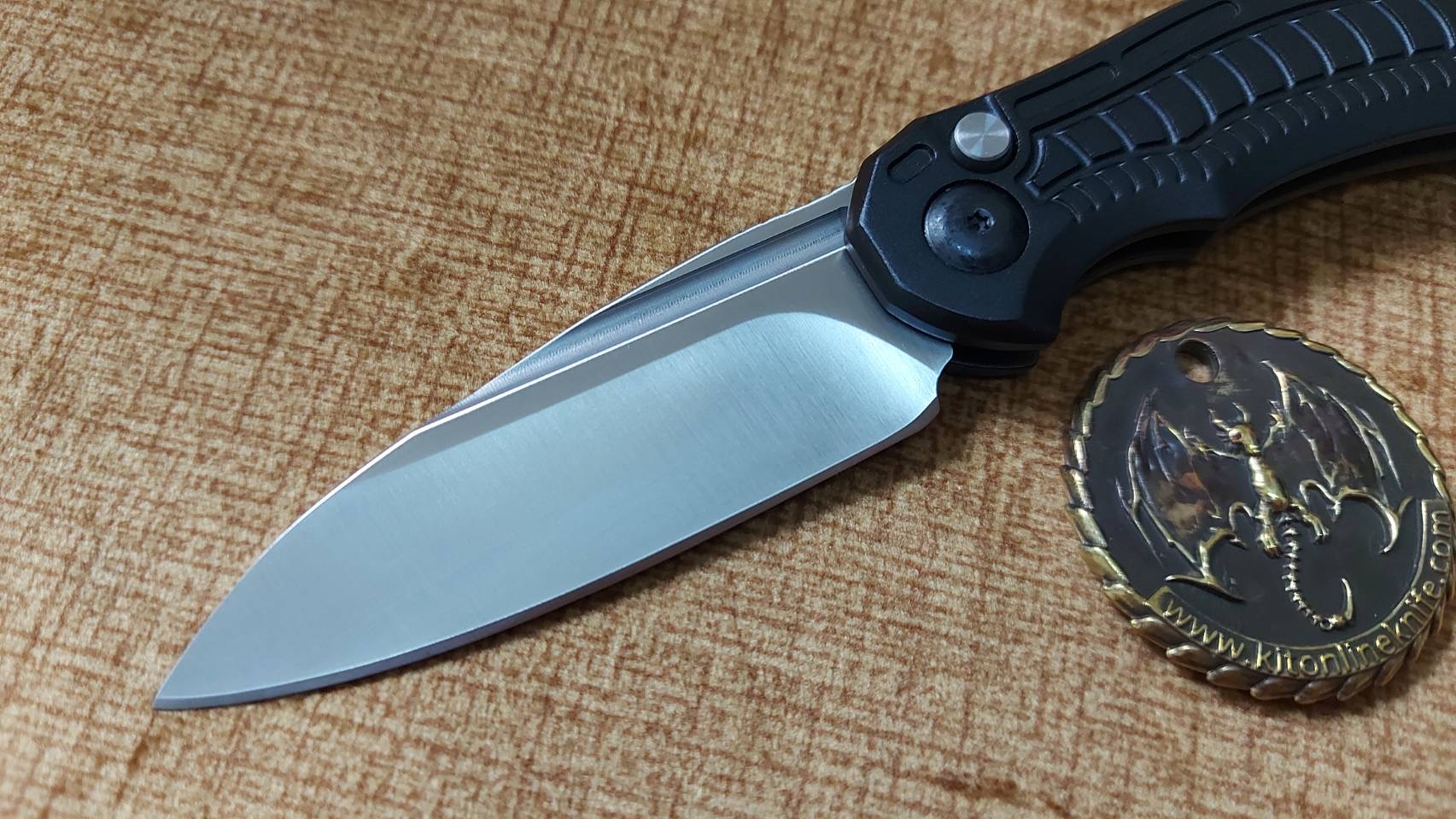 Brous Blade Bionic AUTO Folder Black Handle