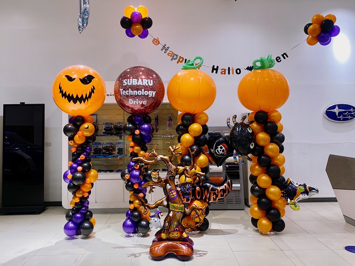 เสาลูกโป่ง เปิดงาน Theme Halloween 4 เสา พร้อมตกแต่ง ต้นไม้ (ราคาไม่รวมลูกโป่ง/ป้ายธงด้านบน) สามารถเปลี่ยนสีลูกโป่ง/เปลี่ยนข้อความ/เปลี่ยนฟอยล์ตกแต่งได้