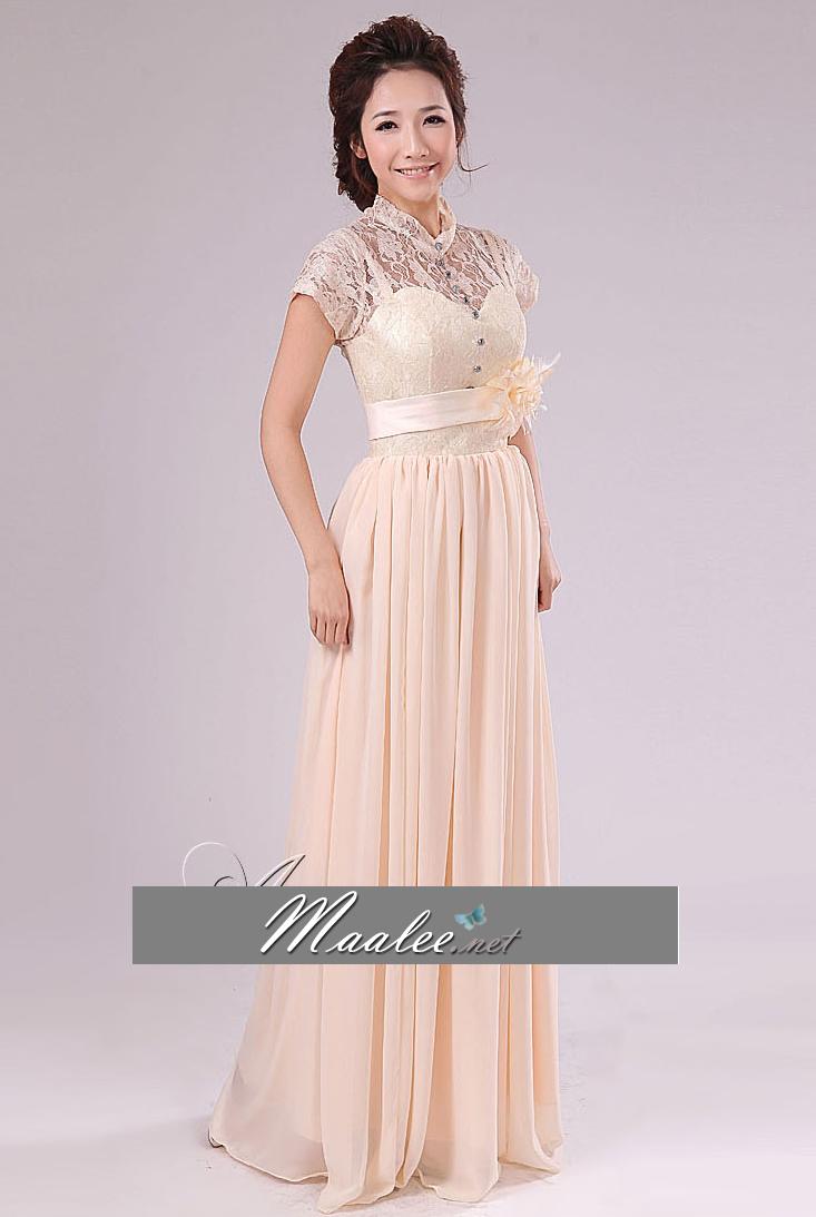 พร้อมเช่า ชุดราตรียาว ลูกไม้หวาน แขนสั้น แต่งเอวดอกไม้ กระโปรงผ้าชีฟอง สีครีม