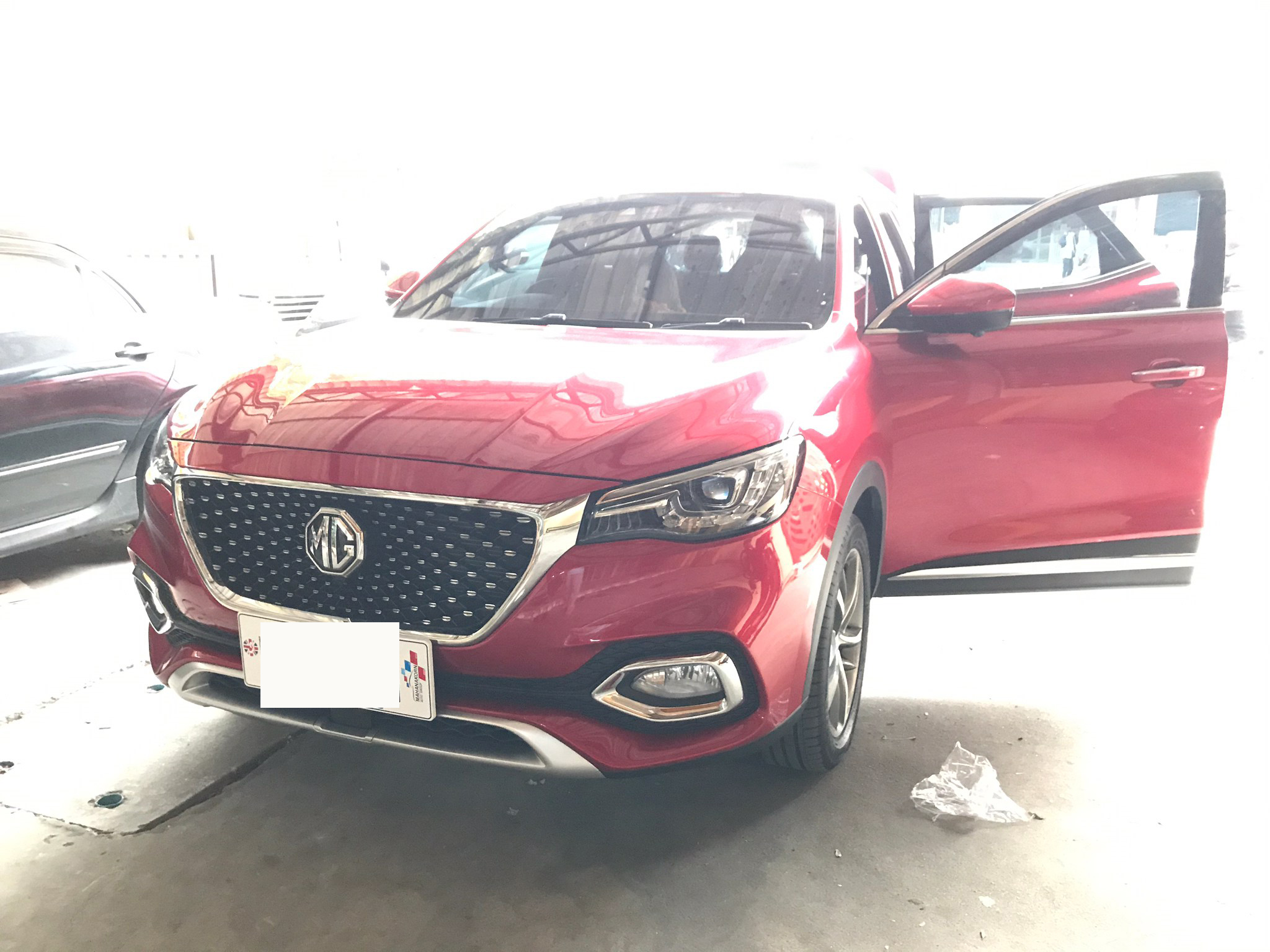 พรมรถยนต์ หทัยราษฎร์ MG HS ปูพรม7D สีแดงสด +ไวนิลสีแดงขอบดำ