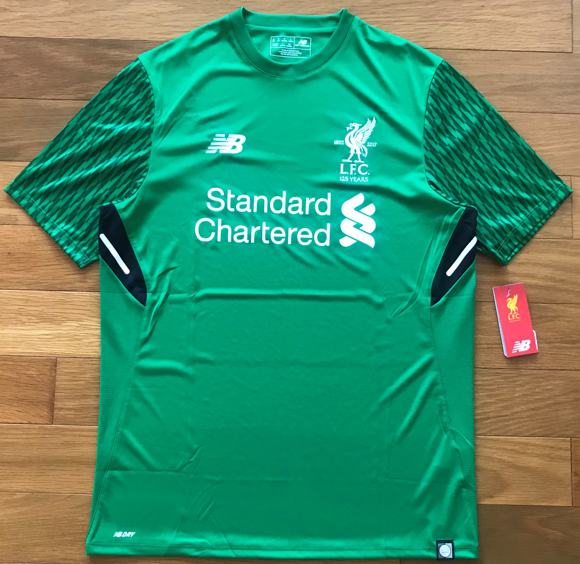 เสื้อฟุตบอล ทีมสโมสรลิเวอร์พูล ชุดผู้รักษาประตู (ชุดที่ระลึกฉลองครบรอบ 125 ปี สโมสร) 2017/18 ใหม่ M-Size / LIVERPOOL Football Shirt GK Kit (LFC 125th Anniversary) 2017/18 Jersey NEW M-Size