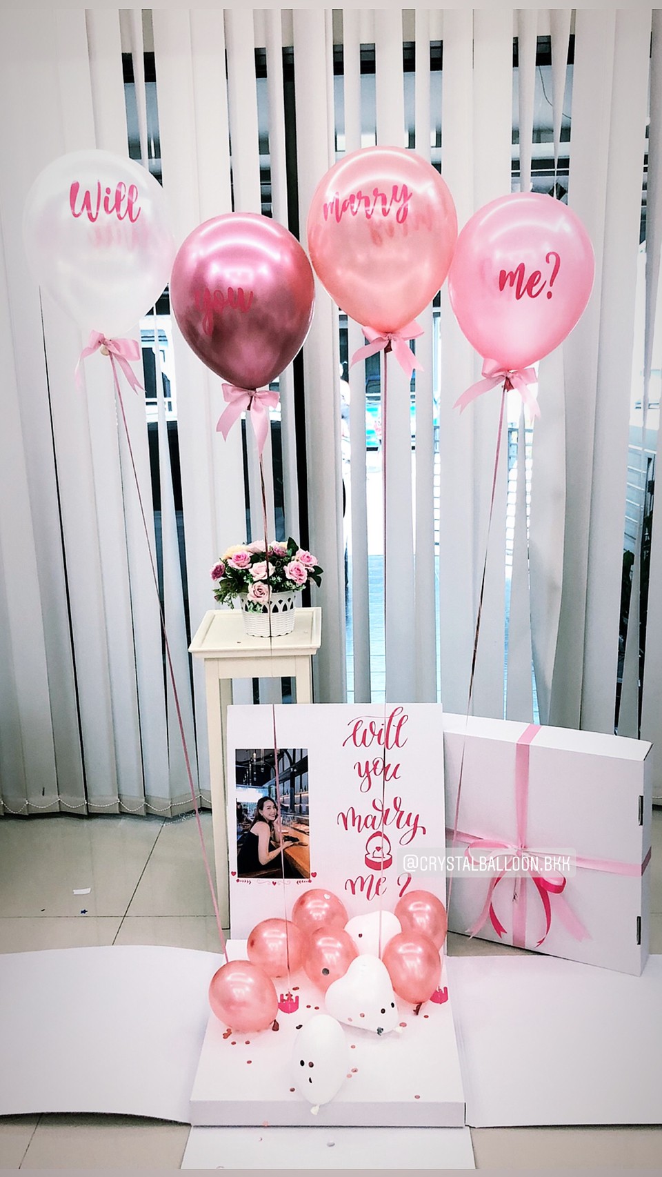 ลูกโป่ง Will You Marry Me? แบบกล่อง พร้อมตกแต่ง สามารถใส่รูปได้ 2 ใบ สามารถเปลี่ยนสีลูกโป่ง/เปลี่ยนข้อความได้