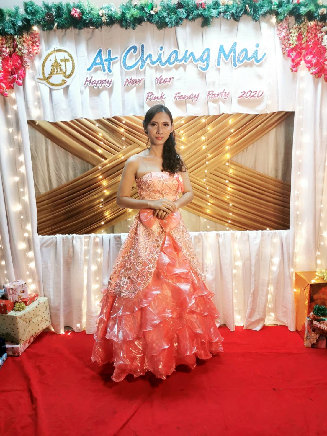 พร้อมเช่า ชุดแฟนซี ชุดราตรียาว เกาะอก สีโอโรส ผ้าแก้วพิมพ์ลายสวย กระโปรงแต่งระบาย