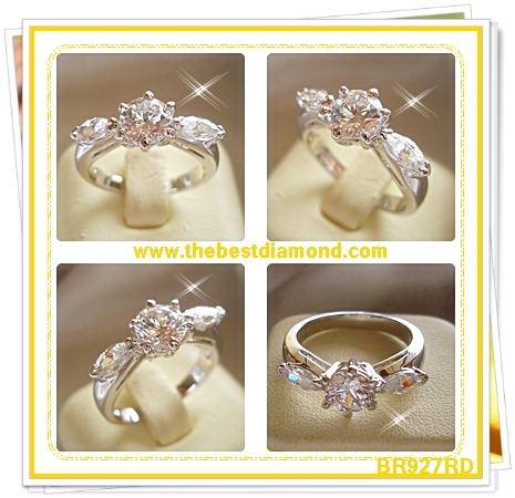 BR927RD แหวนเพชร 3 เม็ดอีก style ค่ะ เรียบๆ Classic แต่ดูดี ชุบทองแท้ 24 K หนา 5ไมครอน