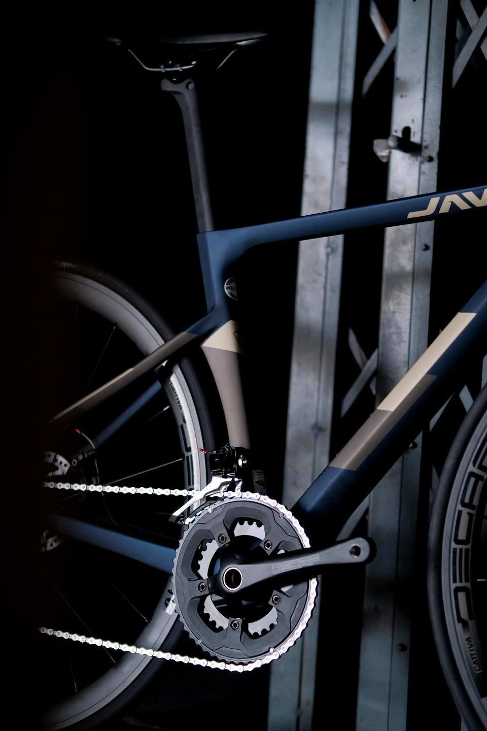 จักรยานเสือหมอบ JAVA VESUVIO DISC 22 สปีด เฟรมคาร์บอน แฮนด์อินทิเกรด ชุดเกียร์ 105 ล้อ 700c 2022