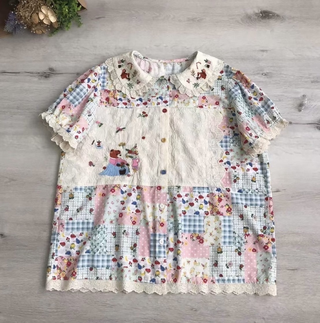 เสื้อคอบัวผ้าฝ้ายแต่งผ้าลูกไม้ลายปัก