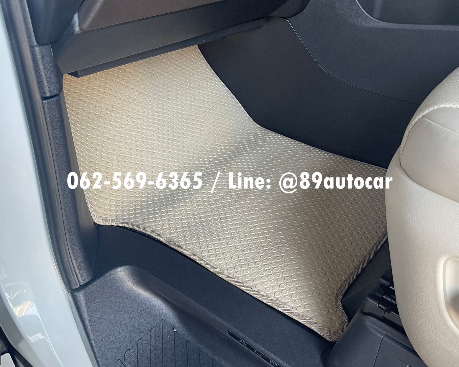 ผ้ายางปูพื้นรถยนต์ Toyota Alphard 40 ปี 2024 ปูกระดุมเล็ก PVC สีครีมขอบครีม