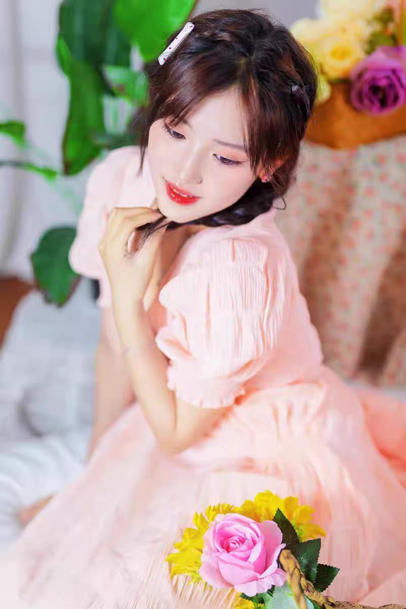 เดรสยาวสีชมพู แบบ ซางจื้อ จากซีรี่ย์ แอบรักให้เธอรู้