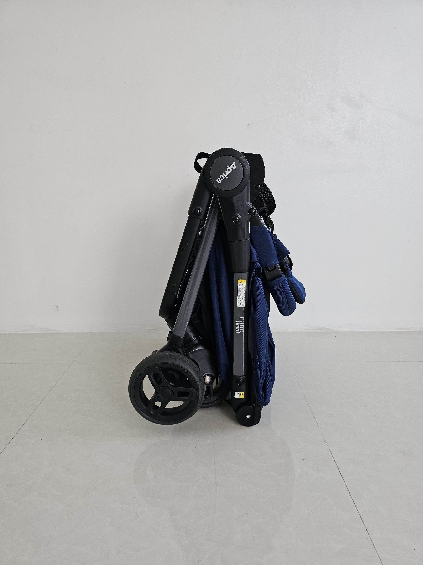 รถเข็น Aprica รุ่น nano smart สีน้ำเงิน