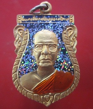 @@เหรียญเสมากะหลั่ยทอง พระครูวิมลภัททาจาร(สมจิตร)วัดบางกระดี่ รุ่น1 เขต.บางขุนเทียน จ.กรุงเทพฯ ปี2544@@