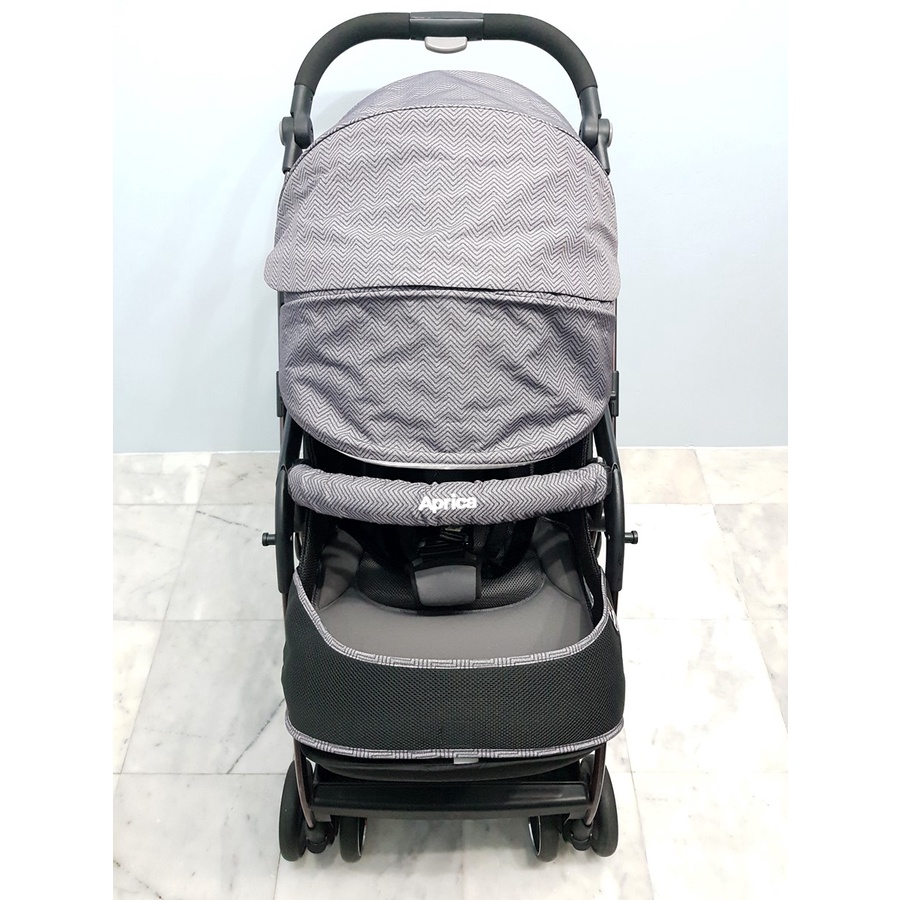 Aprica Optia Premium สีเทา