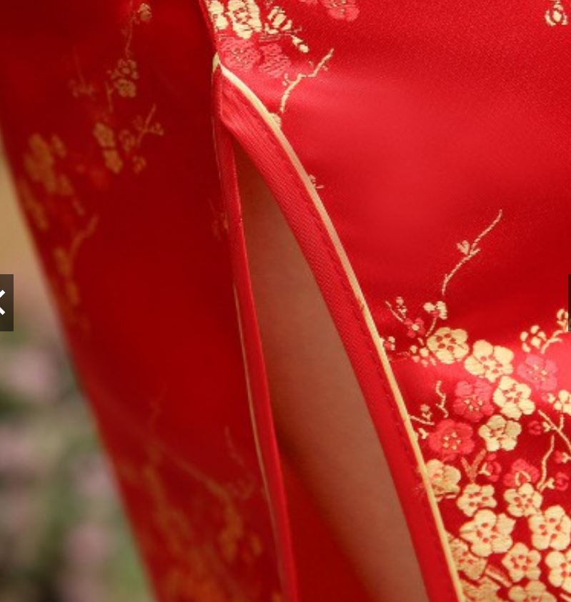 พร้อมส่ง กี่เพ้า สีแดง ลายดอกบ๊วย Cherry Blossom ผ้าไหมจีน กุ๊นขอบ ตัดเย็บอย่างดี (M,2XL,6XL)