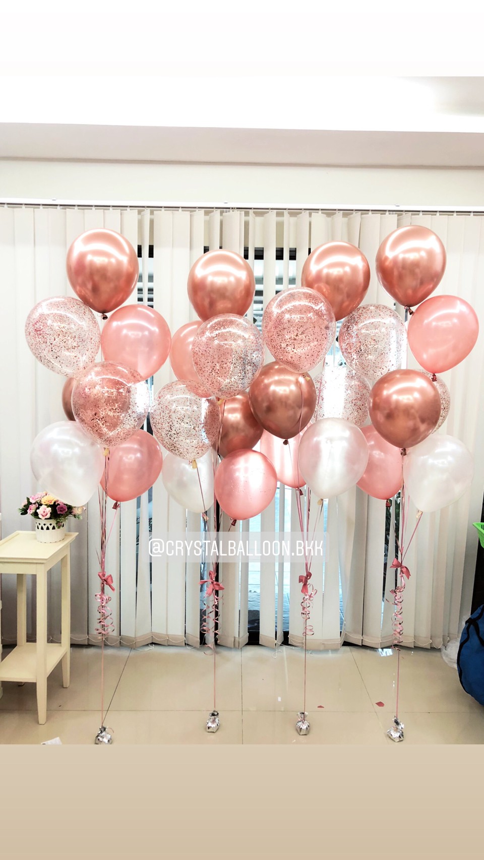 ลูกโป่ง แสดงความยินดี ช่อลูกโป่ง Theme สีโรสโกล ช่อ 7 ลูก 4 ช่อ พร้อม ลูกโป่งใส ใส่กลิตเตอร์ พร้อมตกเเต่ง สามารถเปลี่ยนสีลูกโป่งได้