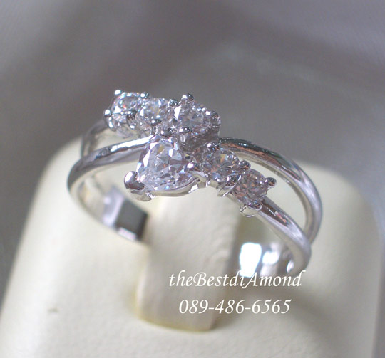 BR929RD+++แหวนไขว้ แบบหรูหรา +++น่ารักมากๆๆๆมีสไตน์ ดีไซน์ modern โดยออกแบบผสมผสานระหว่างเพชรหัวใจกับเพชรกลมค่ะ งานสวยมากค่ะ