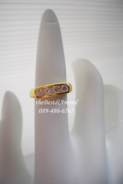 BR963+++แหวนล็อค 4 เม็ด+++แหวนแถวงามๆอีกแบบ โชว์เพชรขนาด 12 ตัง จำนวน 4 เม็ด แวววาวมากๆๆ ใส่ติดนิ้วได้ทุกโอกาส แบบนี้ใส่เป็นแหวนคู่ได้เลยค่ะ