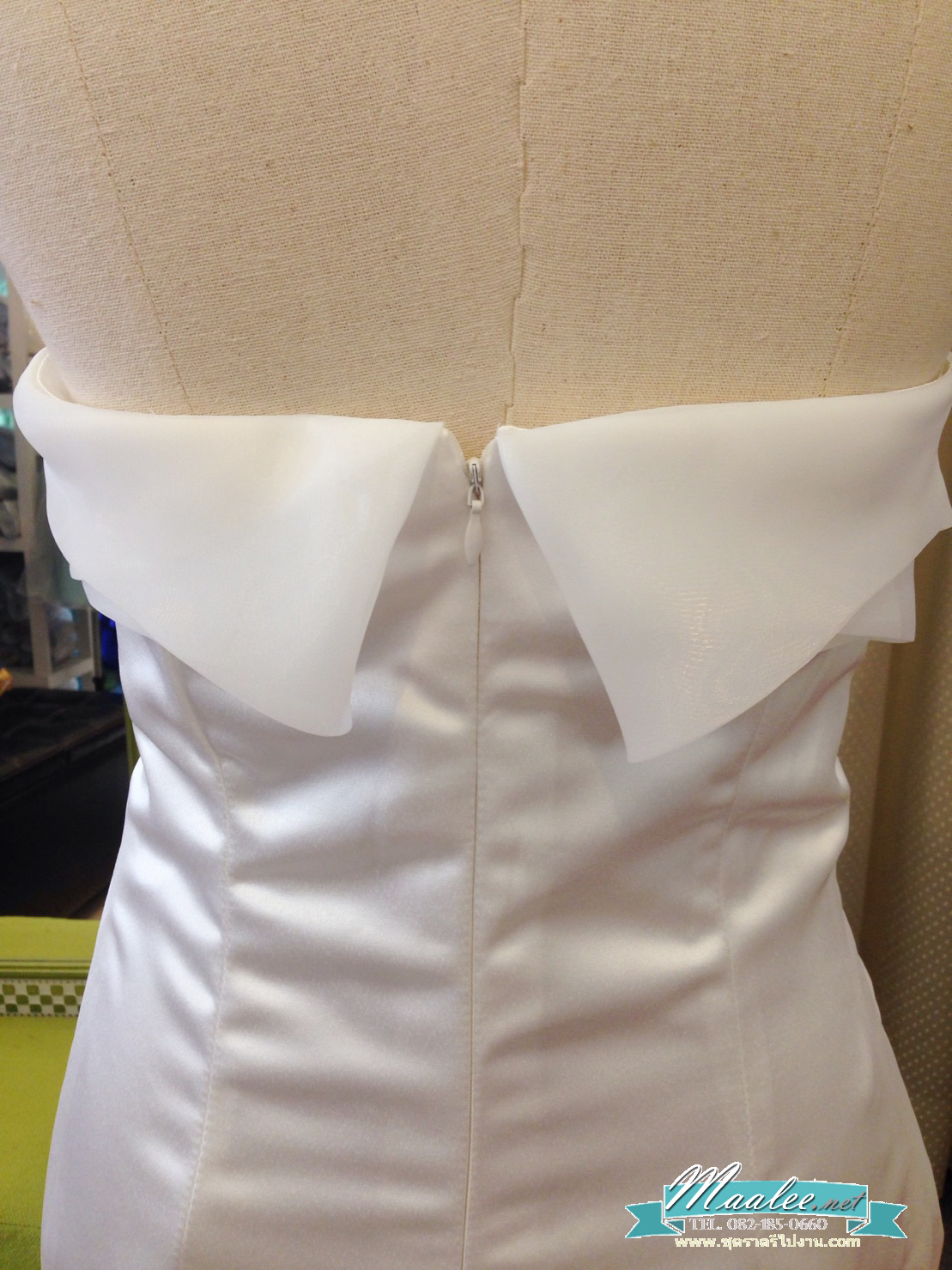 พร้อมเช่า ชุดเจ้าสาว/เพื่อนเจ้าสาว ราตรียาว แบบเกาะอก ทรงหางปลา สีแดง เรียบหรู แต่งผ้าแก้วช่วงอก กระโปรงผ้าซาติน ชายยาว (เชือกผูกหลัง)