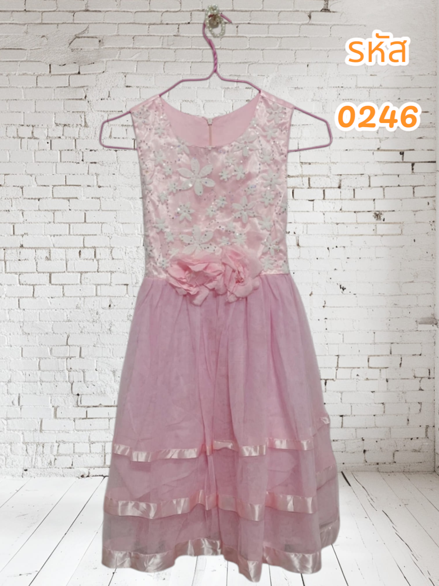 ชุดเดรสคอกลมแขนกุดสีชมพู (มือ 2)