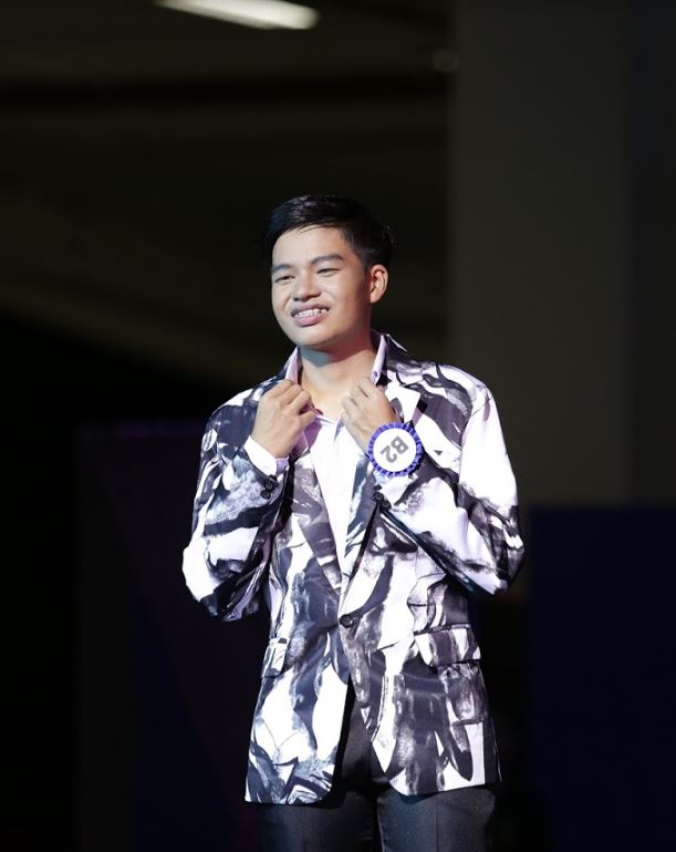 พร้อมเช่า เสื้อสูทชาย สีขาวดำ พิมพ์ลายหินอ่อน กับกางเกงสแลคดำ