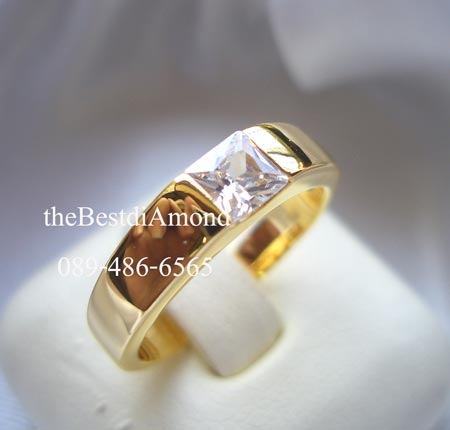 BR956+++แหวนunisex เพชรสี่เหลี่ยม+++ เก๋สุดๆ เรียบ หรู ดูมี class ฝังแบบหนีบ เพชรแบบPrincess cut ด้วยทองแบบเงาๆใส่เป็นแหวนคู่ชายหญิงได้เลยค่ะ