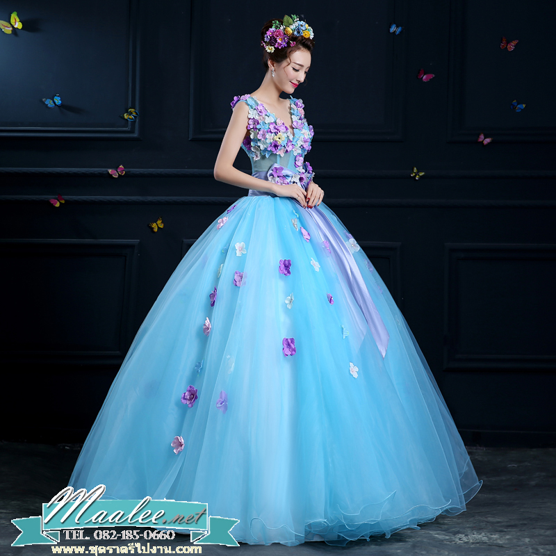 พร้อมเช่า ชุดแฟนซียาว แบบแขนกุด กระโปรงผ้าแก้ว ช่วงบนเป็นผ้าตาข่าย แซมด้วยดอกและผูกโบว์ช่วงเอว สวยมาก สีฟ้า (เชือกผูกหลัง)