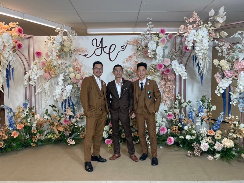 พร้อมเช่า ชุดสูทชาย สีน้ำตาล คลาสสิก รุ่นกระดุมเดียว (พร้อมเสื้อกั๊ก)