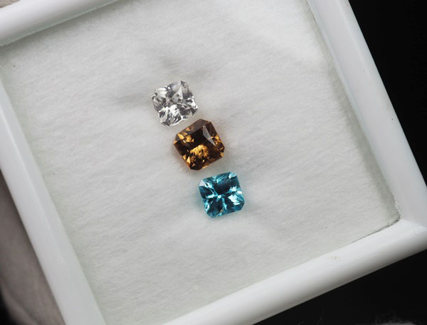 เพทายกัมพูชา 1.80 กะรัต 3 ชิ้นทรงปริ๊นเซส