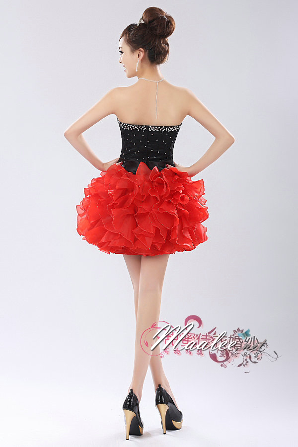 พร้อมเช่า ชุดแฟนซี เช่า 500 ชุดราตรีสั้น เกาะอกแต่งคริสตัล สีดำ กระโปรงระบายสวยสีแดง