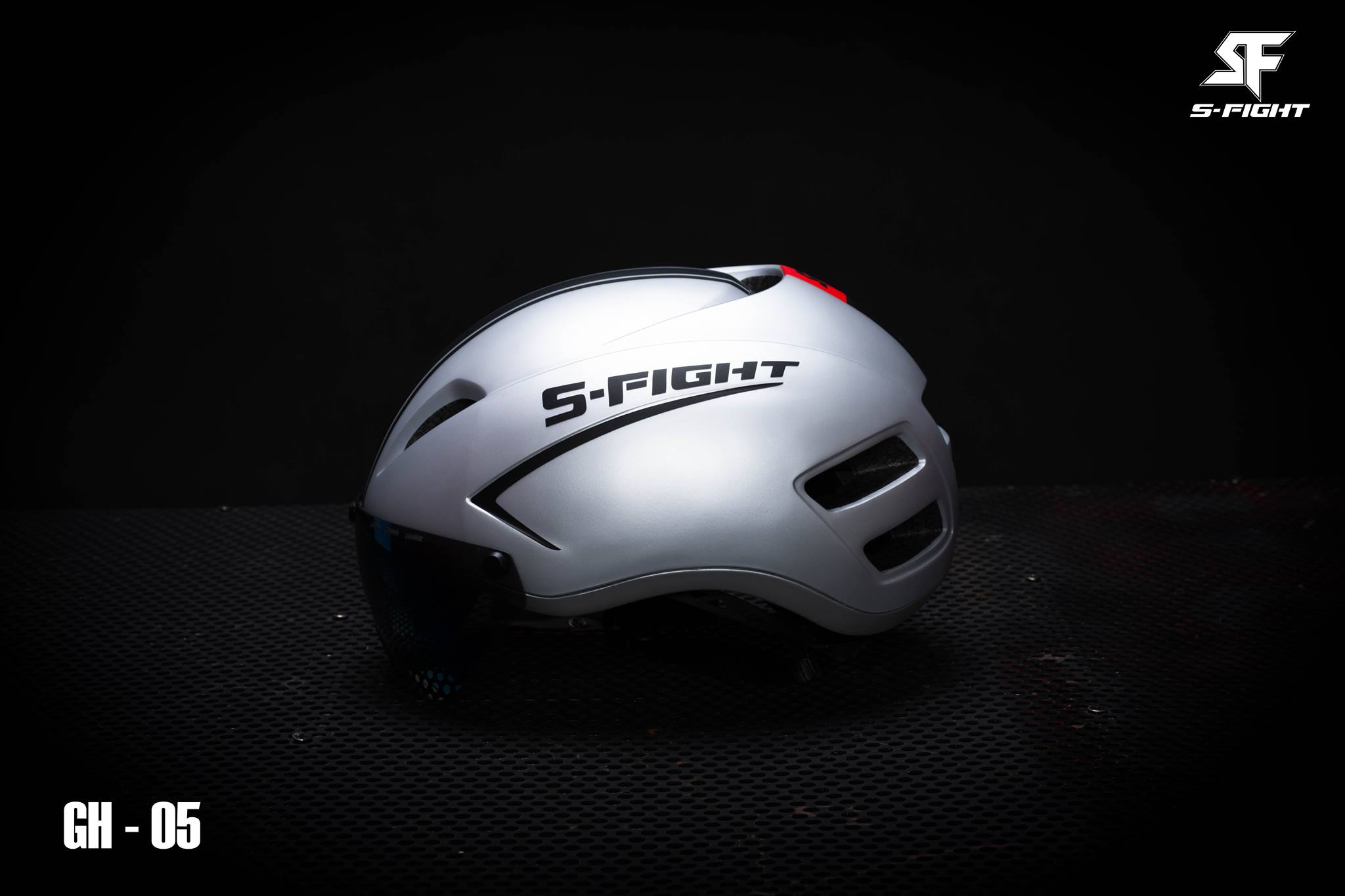 หมวก S-Fight AERO HELMET, GH-05 รอบศรีษะ 54-58 cm มีแว่นในตัว แว่นเป็นแบบแม่เหล็ก ถ้าไม่ใช้พลิกแว่นเก็บได้