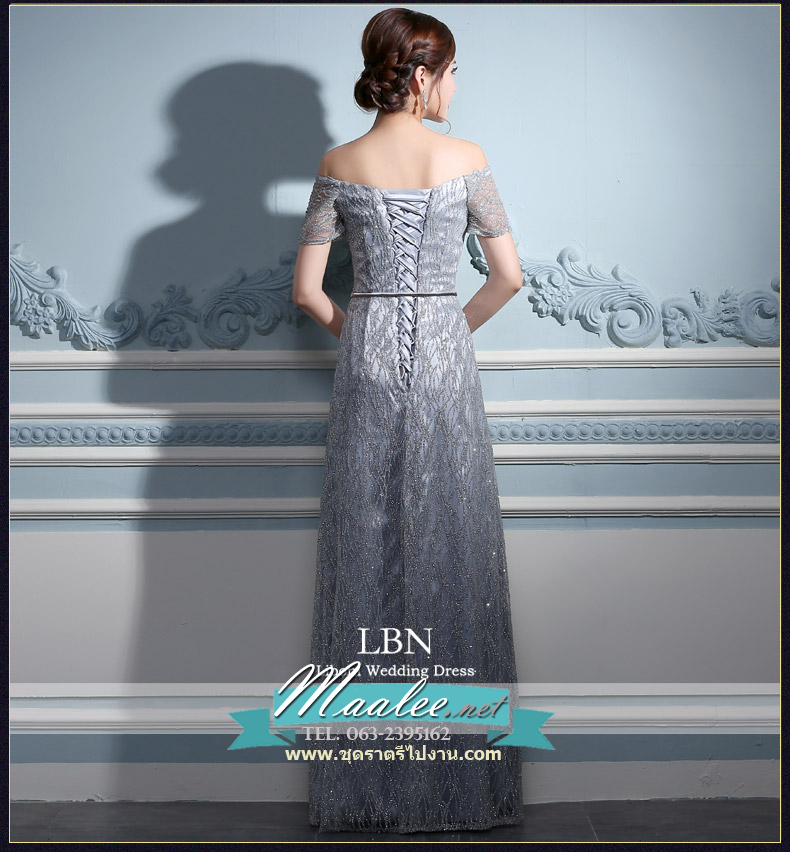 พร้อมเช่า ชุดราตรียาว แบบไหล่ปาดแขนสั้น สีเทา แต่งเม็ดกากเพชรทั้งชุด มาพร้อมเข็มขัดรูปใบไม้สีทอง หรูมาก