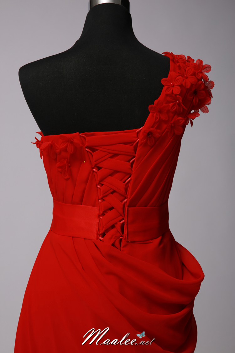 พร้อมเช่า ชุดราตรียาว ไหล่เฉียง ทรงเข้ารูปผ้าชีฟองนิ่มใส่สบายกระโปรงจับจีบย้วย ไหล่แต่งดอก สีแดง