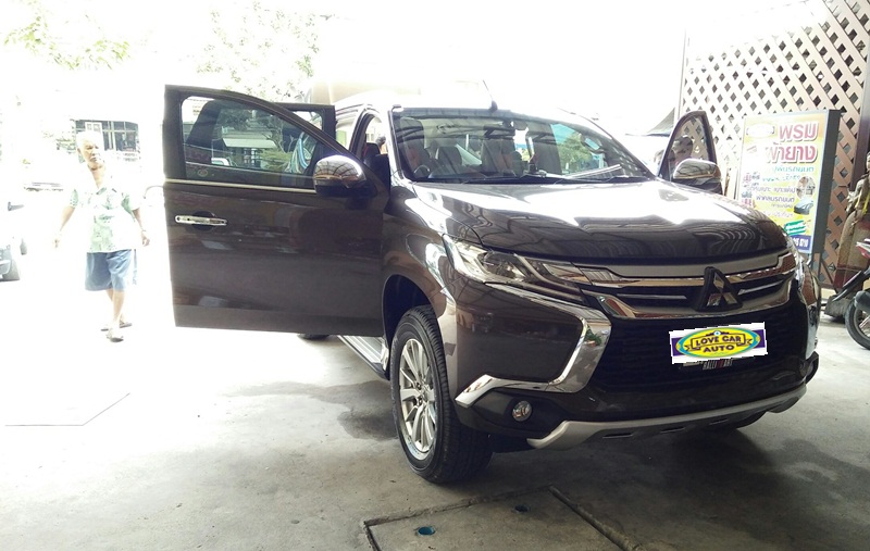 โรงงานพรมรถยนต์ Mitsubishi Pajerosport 2016 ลายธนูสีเทาขอบแดง