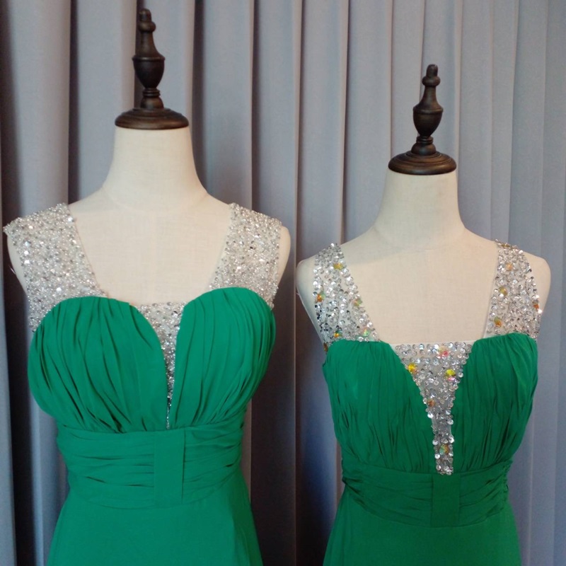 พร้อมเช่า ชุดราตรียาว สีเขียว ปักเลื่อมช่วงอก แบบเปรี้ยวอมหวาน