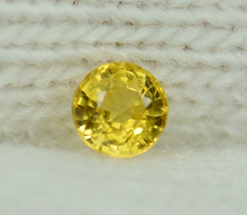 พลอยบุษราคัมบางกะจะ 0.50 กะรัตพลอยไทย (0658)